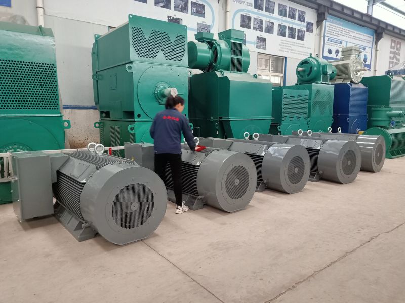 5台電機準備打出口包裝發（fā）往港口